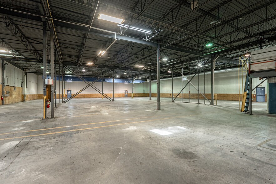 More Photos Of 60 Rue Sheard, Coaticook Industrial For Sale