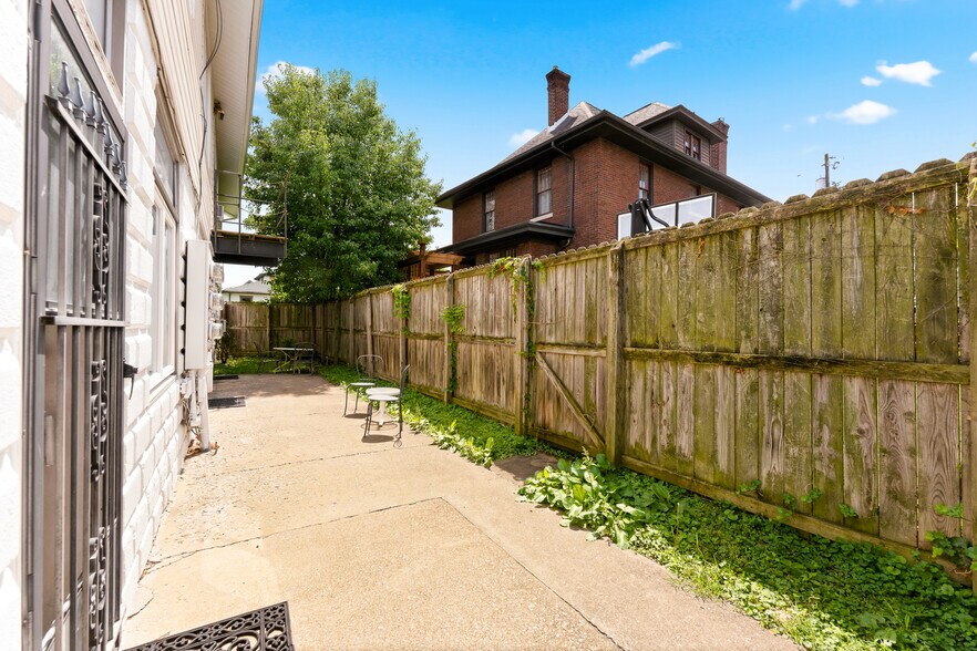 More Photos Of 320 Watts St, Morgantown Apartments For Sale