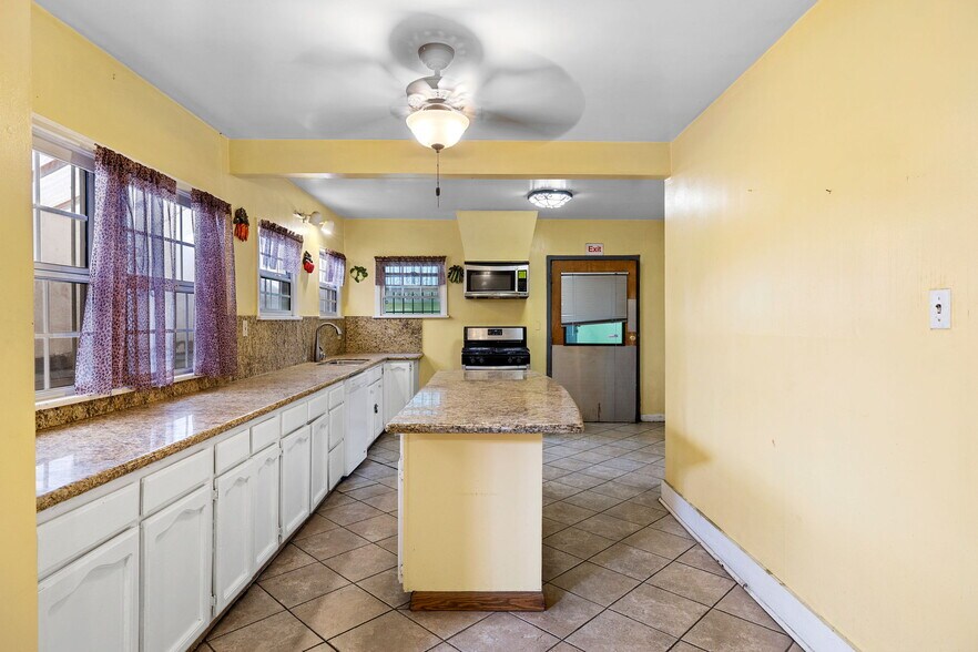 More Photos Of 1011 N Willowbrook Ave, Compton General Retail For Sale