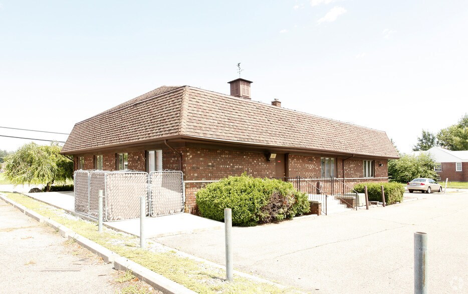 More Photos Of 24825 Eureka Rd, Taylor Office For Sale