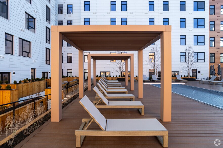 More Photos Of 52 Hanover St, Portland Apartments For Lease