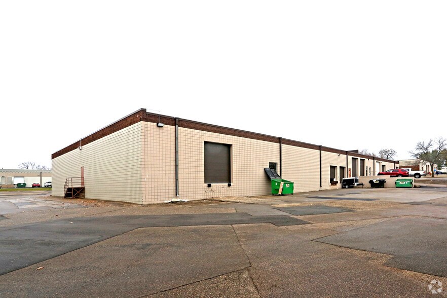 More Photos Of 11972-11980 Riverwood Dr, Burnsville Warehouse For Lease