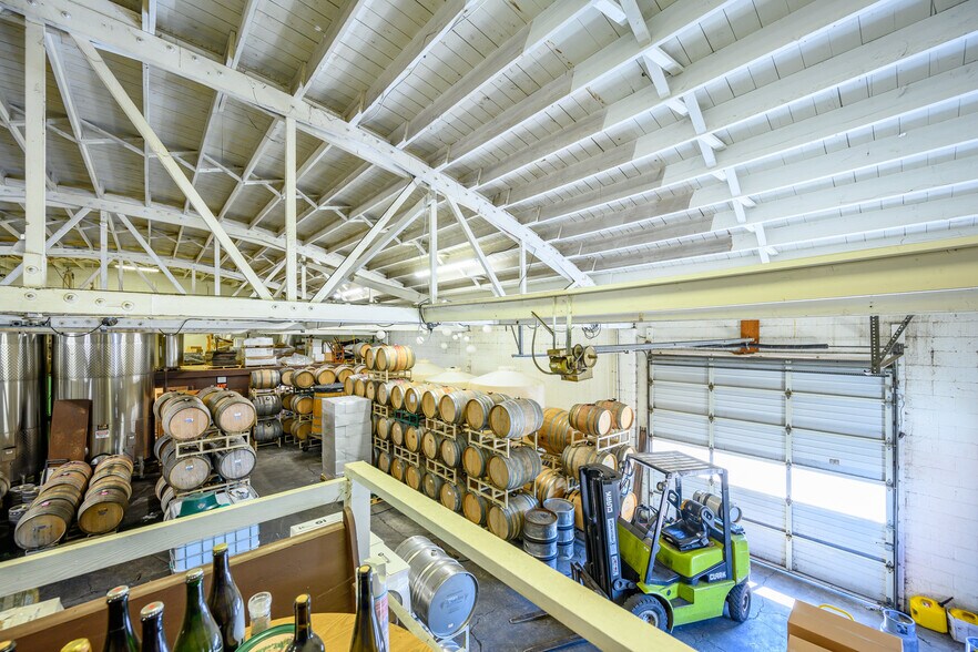 More Photos Of 475 NE 17th St, McMinnville Storefront For Sale