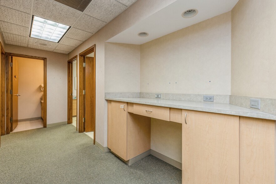 More Photos Of 303 University Ave, Des Moines Medical For Sale