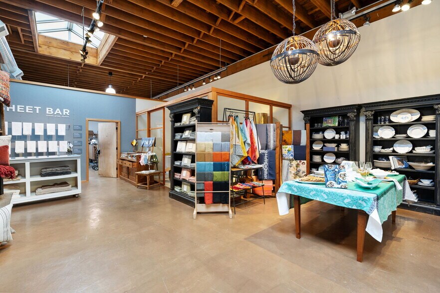 More Photos Of 528 NW 11th Ave, Portland Storefront For Lease