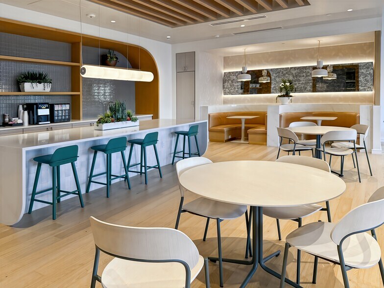 More Photos Of 17806 W Interstate 10, San Antonio Coworking Space