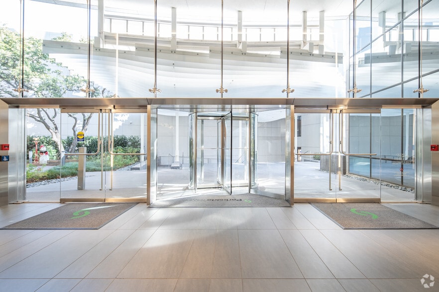 More Photos Of 3500 Maple Ave, Dallas Office For Lease