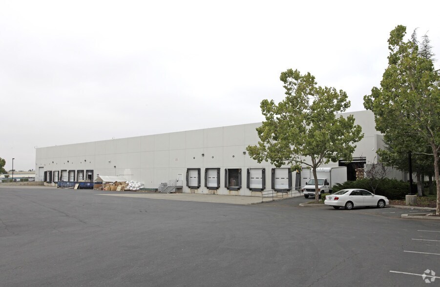 More Photos Of 800 Corporate Way, Fremont Warehouse For Lease