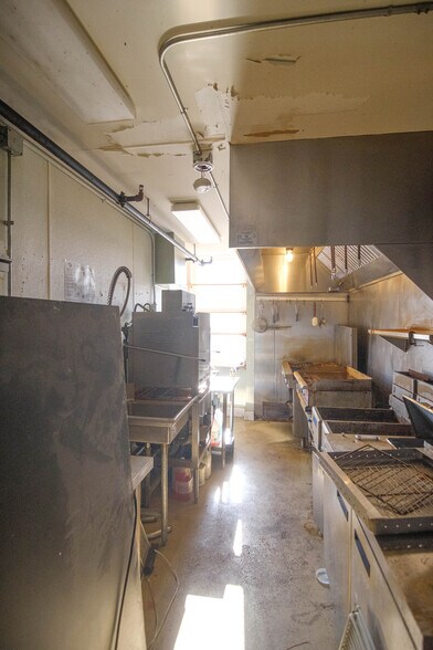 More Photos Of 8-10 E Hoosac St, Adams Restaurant For Lease