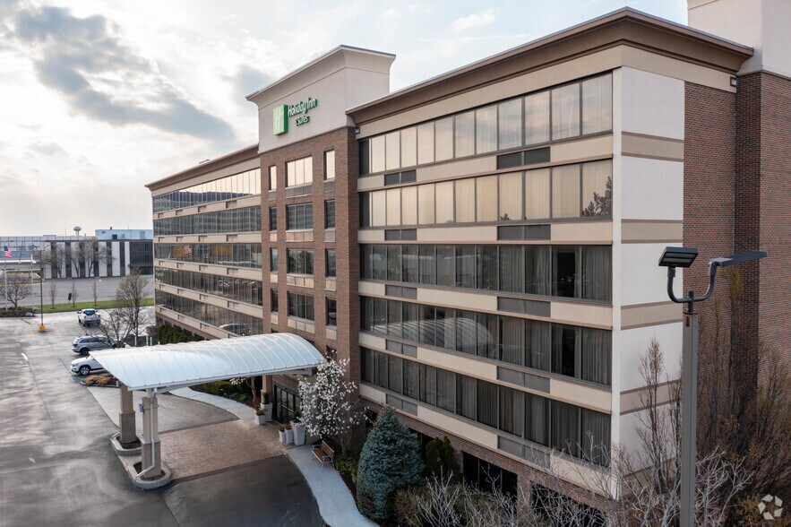 More Photos Of 30000 Van Dyke Ave, Warren Hotel For Lease