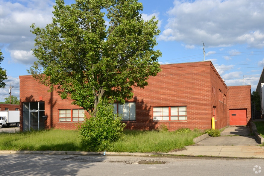 More Photos Of 7722-7728 Reinhold Dr, Cincinnati Warehouse For Lease