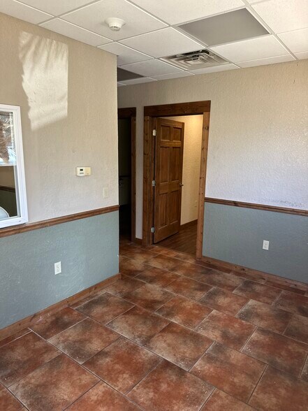 More Photos Of 1817 Greenleaf Ln, Leesburg Light Distribution For Lease
