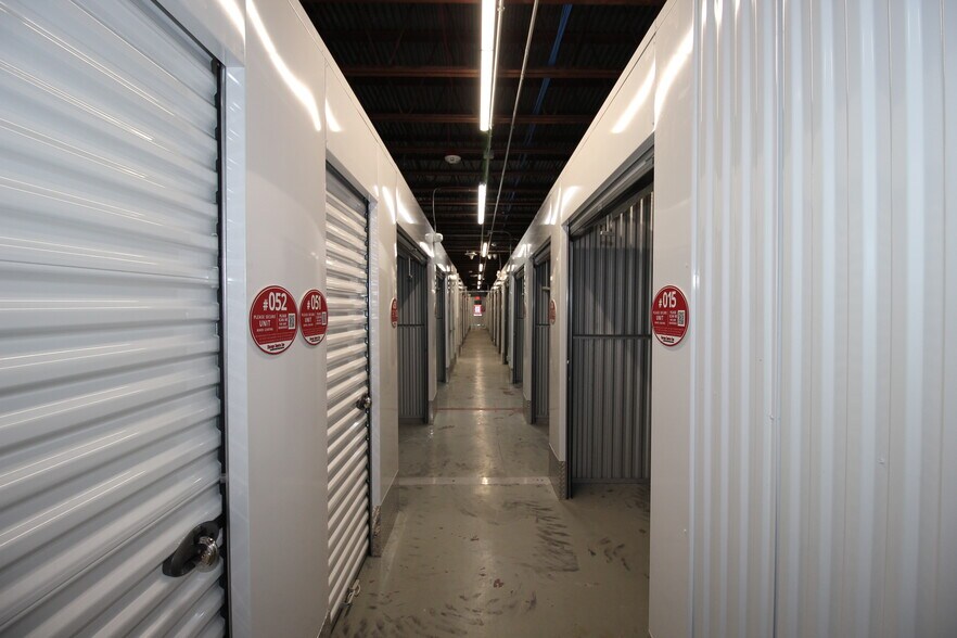 More Photos Of 3057 Lee Hwy, Bristol Self Storage For Sale