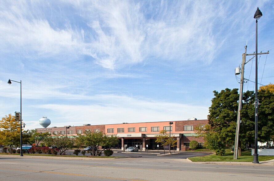 More Photos Of 9000 Waukegan Rd, Morton Grove Medical For Lease