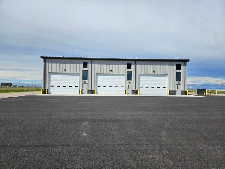 Primary Photo Of Great Falls International Airport, Great Falls Manufacturing For Sale