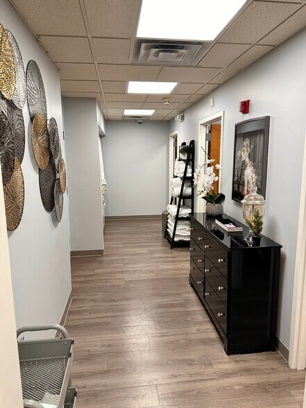 More Photos Of 1810 Erie Blvd E, Syracuse Office For Sale