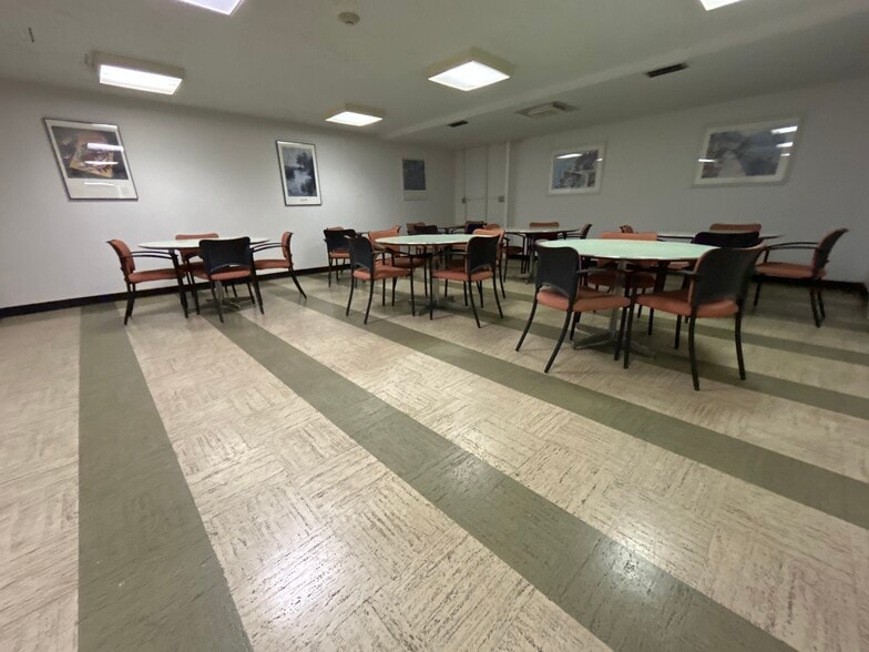 More Photos Of 5940 W Touhy Ave, Niles Medical For Lease