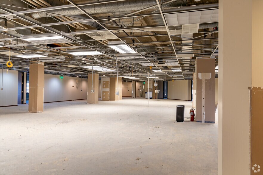More Photos Of 801-803 W Big Beaver Rd, Troy Office For Lease