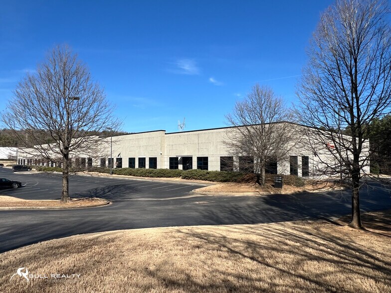 More Photos Of 1030 London Dr, Birmingham Light Distribution For Sale