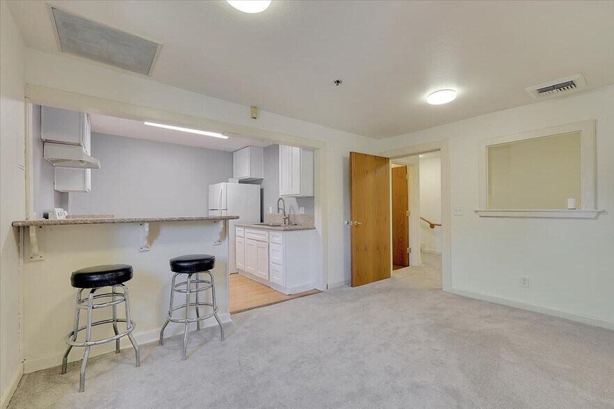 More Photos Of 900-906 2nd St, Sacramento Restaurant For Lease