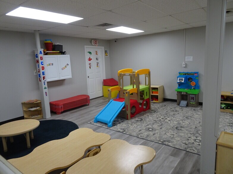 More Photos Of 4223 Cane Run Rd, Louisville Daycare Center For Sale