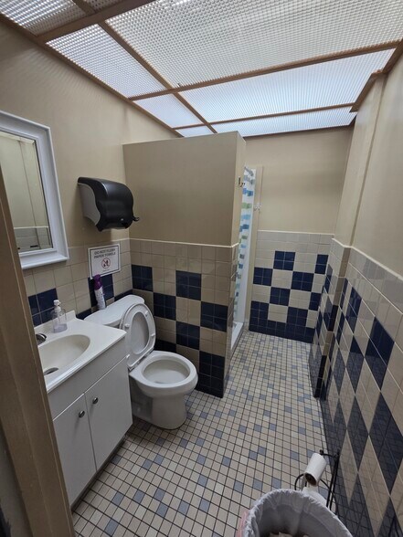 More Photos Of 501 Sumner St, Honolulu Warehouse For Lease