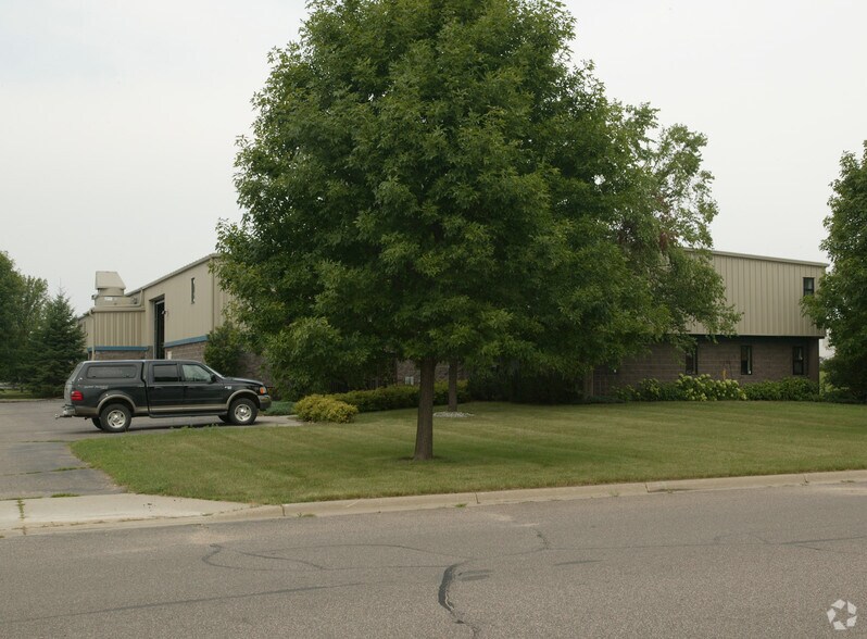 More Photos Of 21075 Eaton Ave, Farmington Manufacturing For Lease