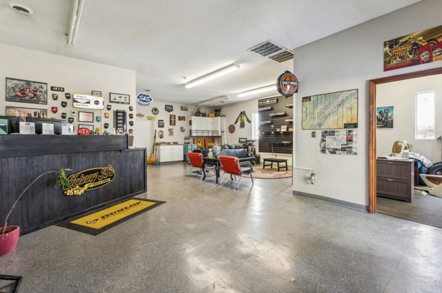 More Photos Of 1222 Hardin Rd, Dallas Flex For Lease