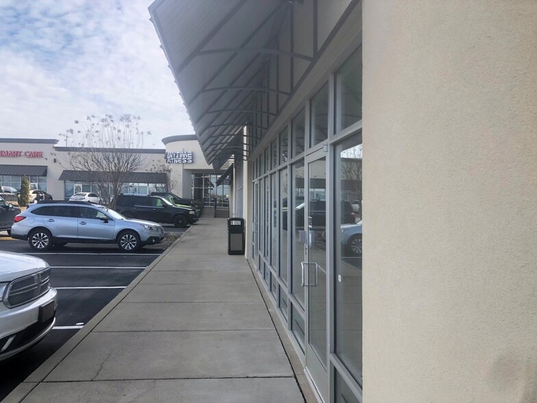 More Photos Of 2690 Madison St, Clarksville Storefront Retail Office For Lease