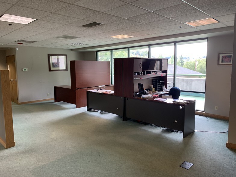 More Photos Of 10634 E Riverside Dr, Bothell Office For Lease