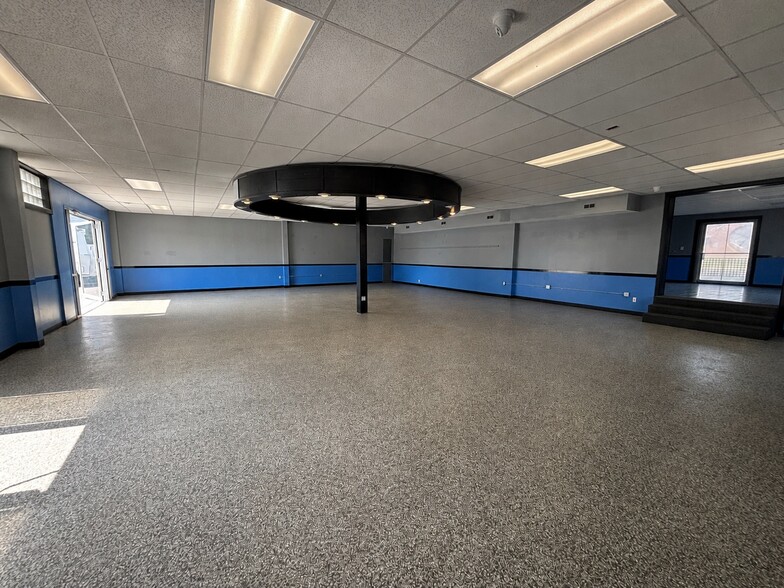 More Photos Of 301 W State Blvd, Fort Wayne Freestanding For Lease