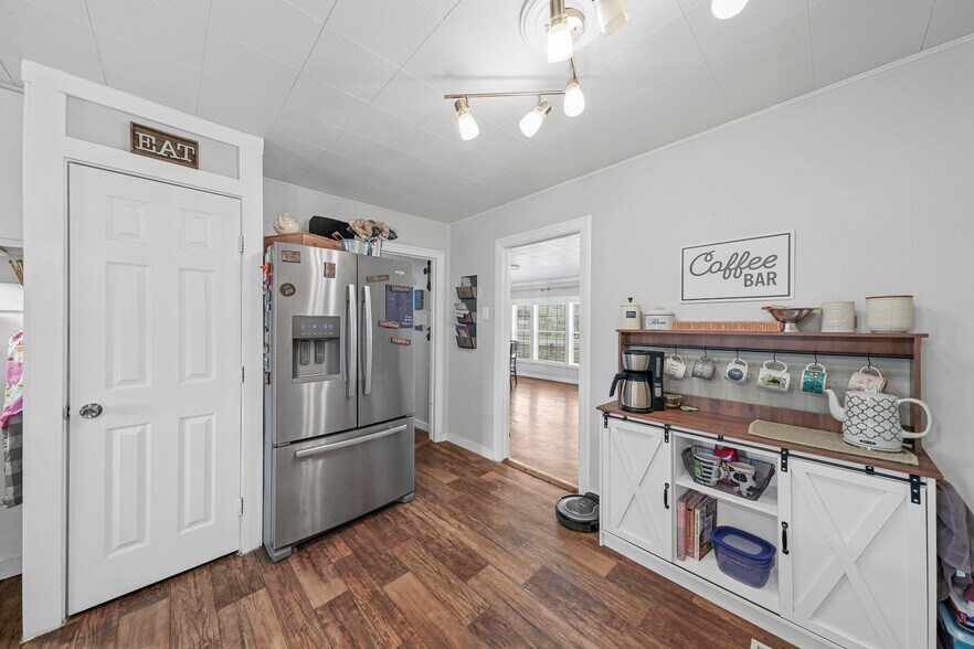 More Photos Of 3027 Poppy St, Needville Apartments For Sale