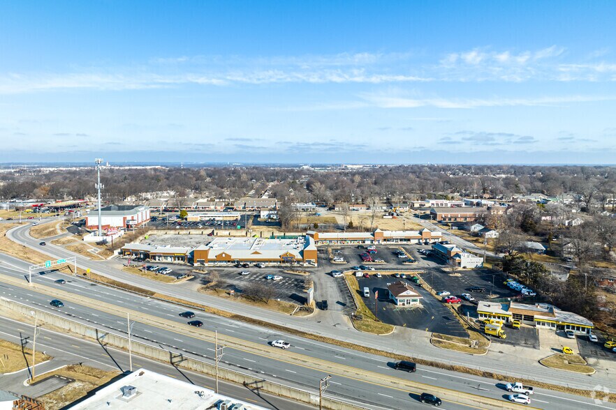 More Photos Of 800-862 SW Blue Pky, Lee's Summit Unknown For Lease