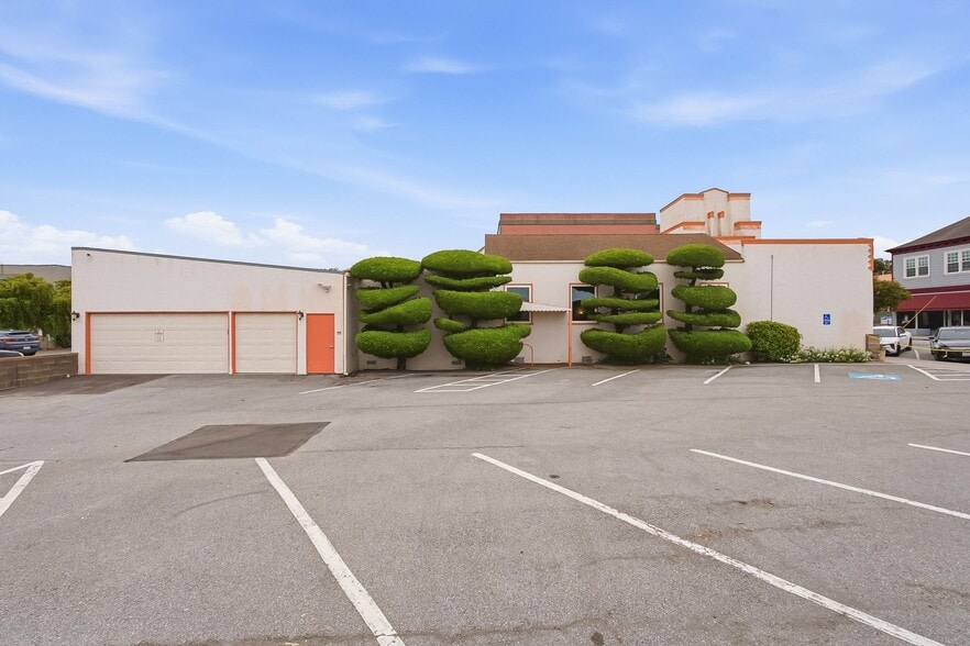 More Photos Of 645 Kelly Ave, Half Moon Bay Funeral Home For Sale