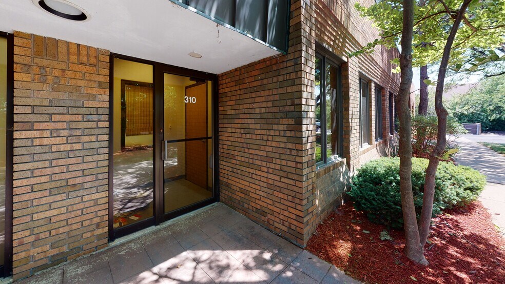 More Photos Of 657 E Golf Rd, Arlington Heights Unknown For Lease