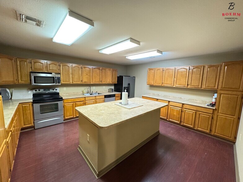 More Photos Of 2 Hill View Ln, Boerne Warehouse For Lease