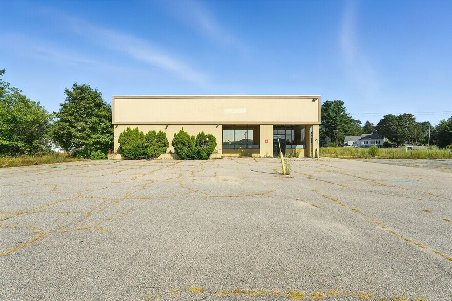 More Photos Of 250 Central St, Winchendon Drugstore For Lease