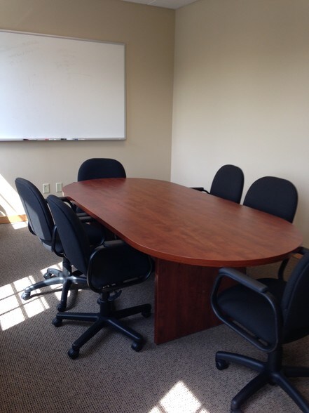 More Photos Of 105 New England Pl, Stillwater Storefront Retail Office For Lease