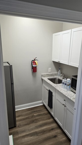 More Photos Of 106 Colony Park Dr, Cumming Office Residential For Lease