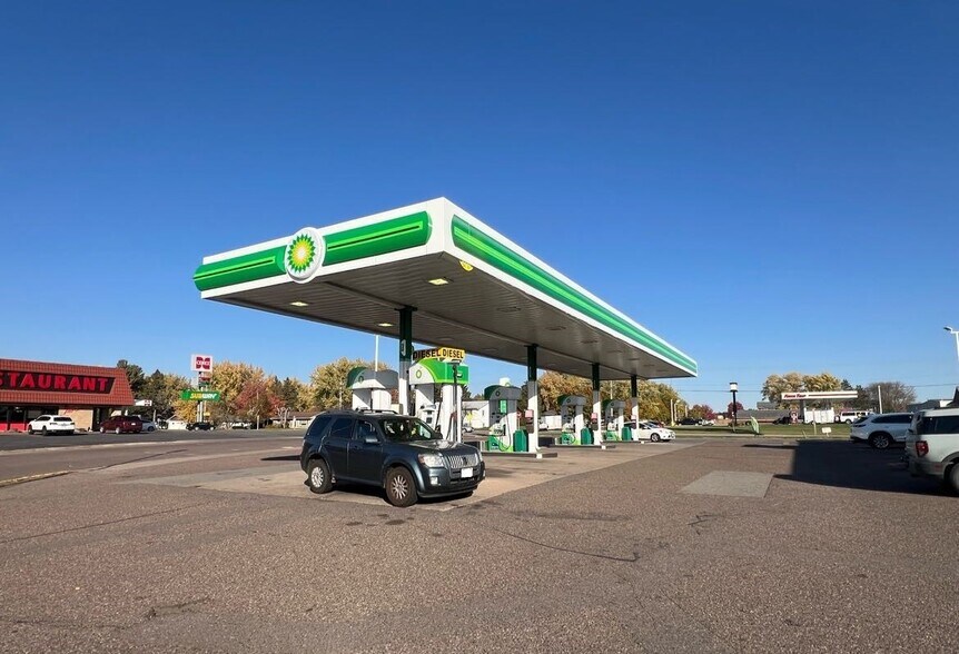 More Photos Of 101 W Hill St, Thorp Service Station For Lease