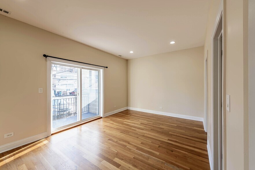 More Photos Of 6229 N Richmond St, Chicago Apartments For Sale