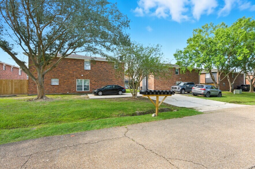 More Photos Of 3150 Oneal Ln, Baton Rouge Multifamily For Sale