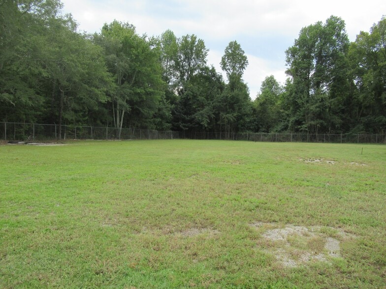 More Photos Of 220 SE Pike Rd, Sumter Garden Center For Lease