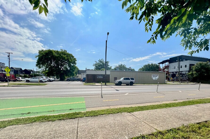 More Photos Of 910 51st Ave N, Nashville Auto Repair For Sale