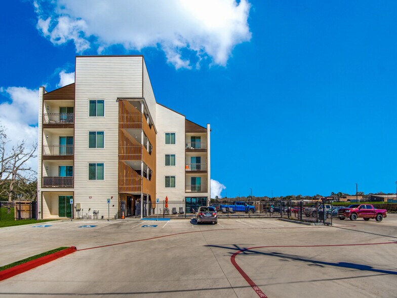 More Photos Of 1100 Us-90 Hwy W, Sealy Apartments For Sale