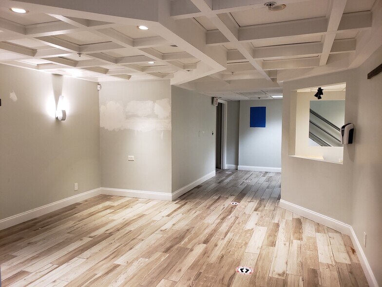 More Photos Of 2055 Liberty St, Hollywood Service For Lease