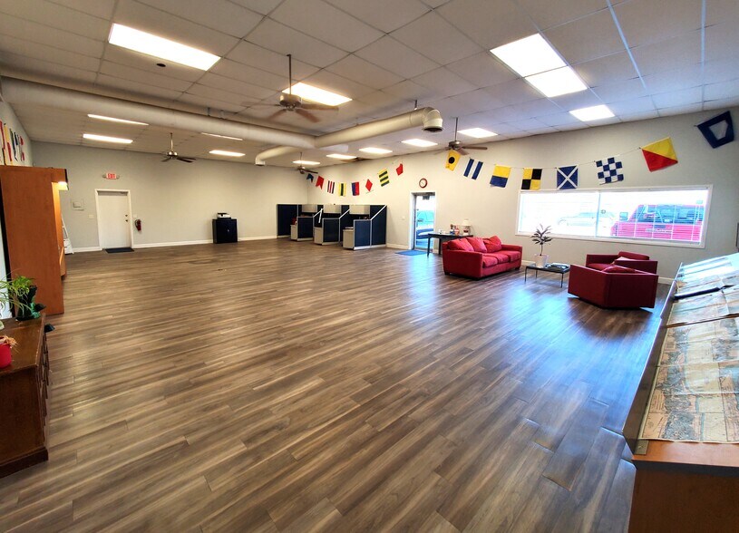 More Photos Of 1010 S Nova Rd, Ormond Beach Light Manufacturing For Sale