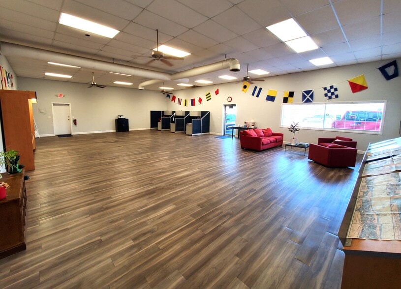 More Photos Of 1010 S Nova Rd, Ormond Beach Light Manufacturing For Sale