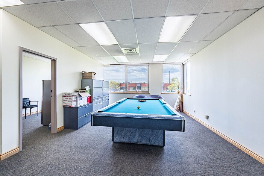More Photos Of 220 Advance Blvd, Brampton Office For Sale