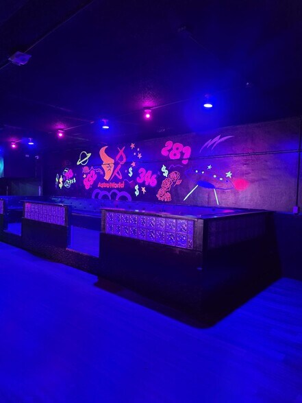 More Photos Of 8604 Jensen Dr, Houston Bar For Sale